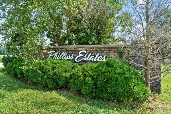 4492 Crossroads Dr, Clarksville, TN 37040