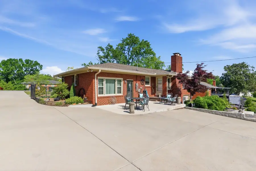 210 S Sequoia Dr, Springfield, TN 37172 - #3