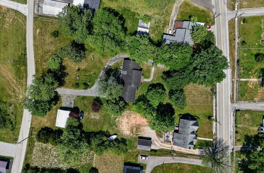 149 N Main St, Sparta, TN 38583 - #2