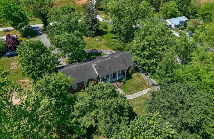 149 N Main St, Sparta, TN 38583 - #3