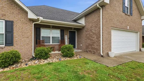 1033 Stratus Dr, Murfreesboro, TN 37127