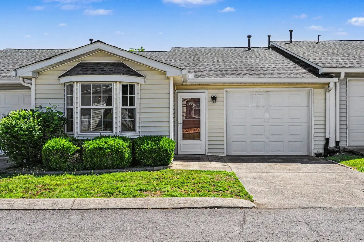 122 Pepper Grove Dr, Springfield, TN 37172 - #1