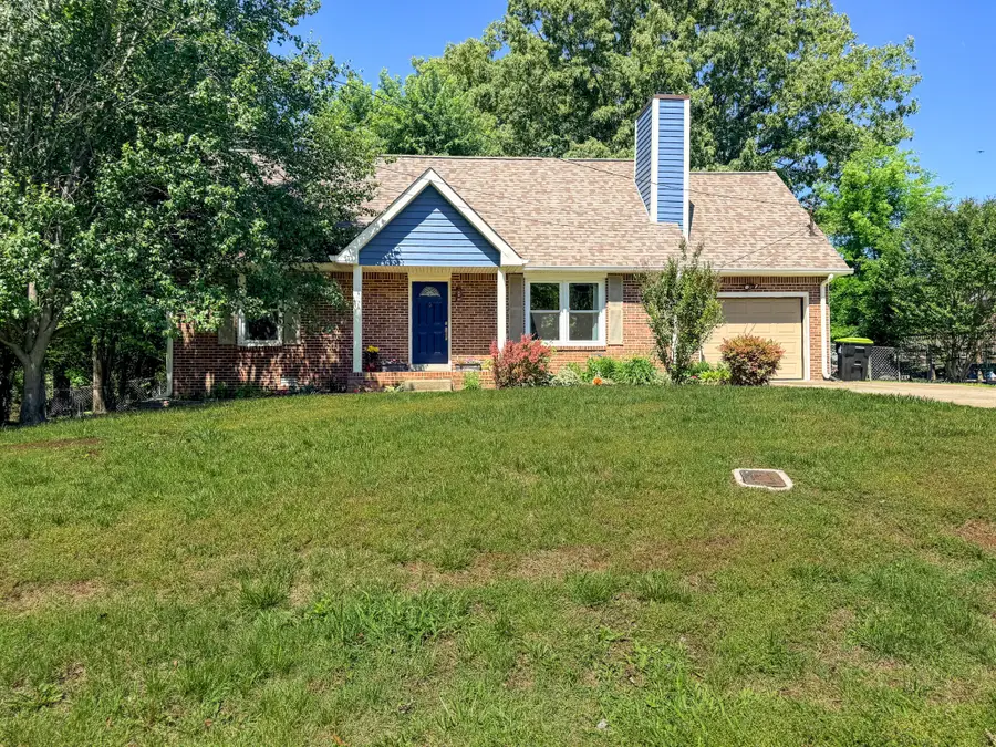 2242 Sweetbriar Dr, Clarksville, TN 37043 - #2