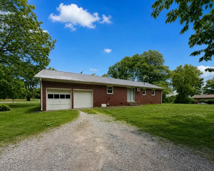 955 Rocky Rd, Pulaski, TN 38478 - #2