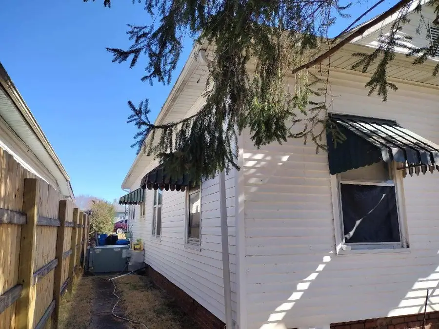 231 Gay St, Erwin, TN 37650 - #2