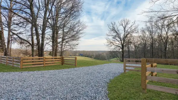 1103 Cowan Rd, Dickson, TN 37055