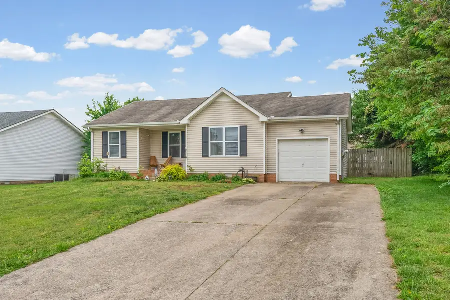 3220 N Senseney Cir, Clarksville, TN 37042 - #2