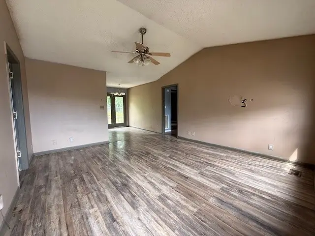 355 Donna Dr, Clarksville, TN 37042 - #2