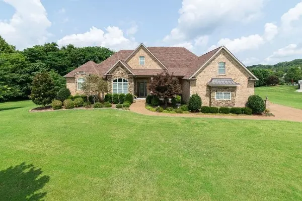 2534 Belle Brook Dr, Franklin, TN 37067 - #1