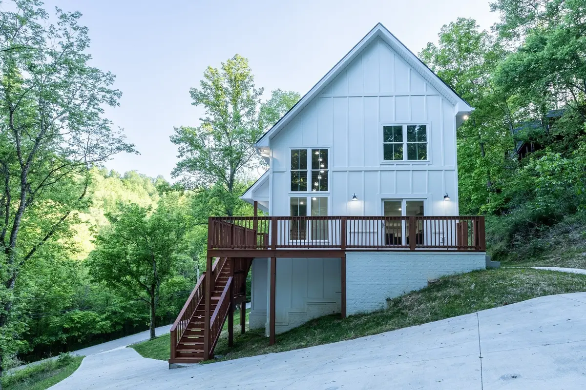 670 Harbor Dr, Lancaster, TN 38569 - #1