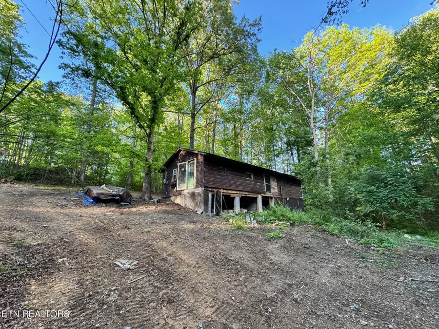 765 Sleepy Hollow Rd, Jamestown, TN 38556 - #3