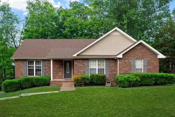 1691 Barrywood Cir E, Clarksville, TN 37042