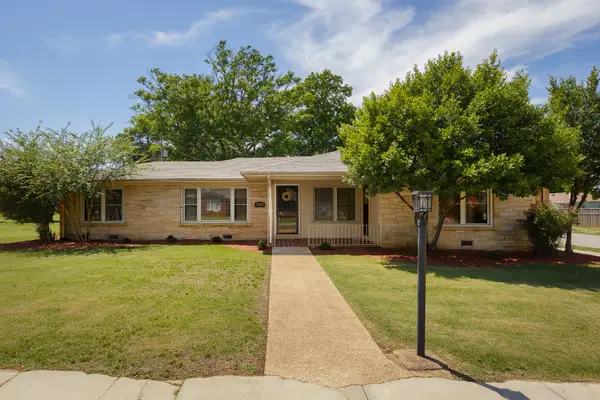 909 N Cave St N, Tuscumbia, AL 35674