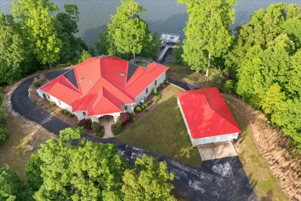 867 River Oaks Dr, Big Sandy, TN 38221