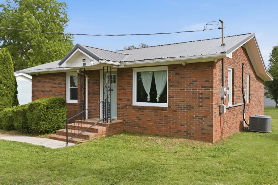305 Franklin St, Cowan, TN 37318 - #2