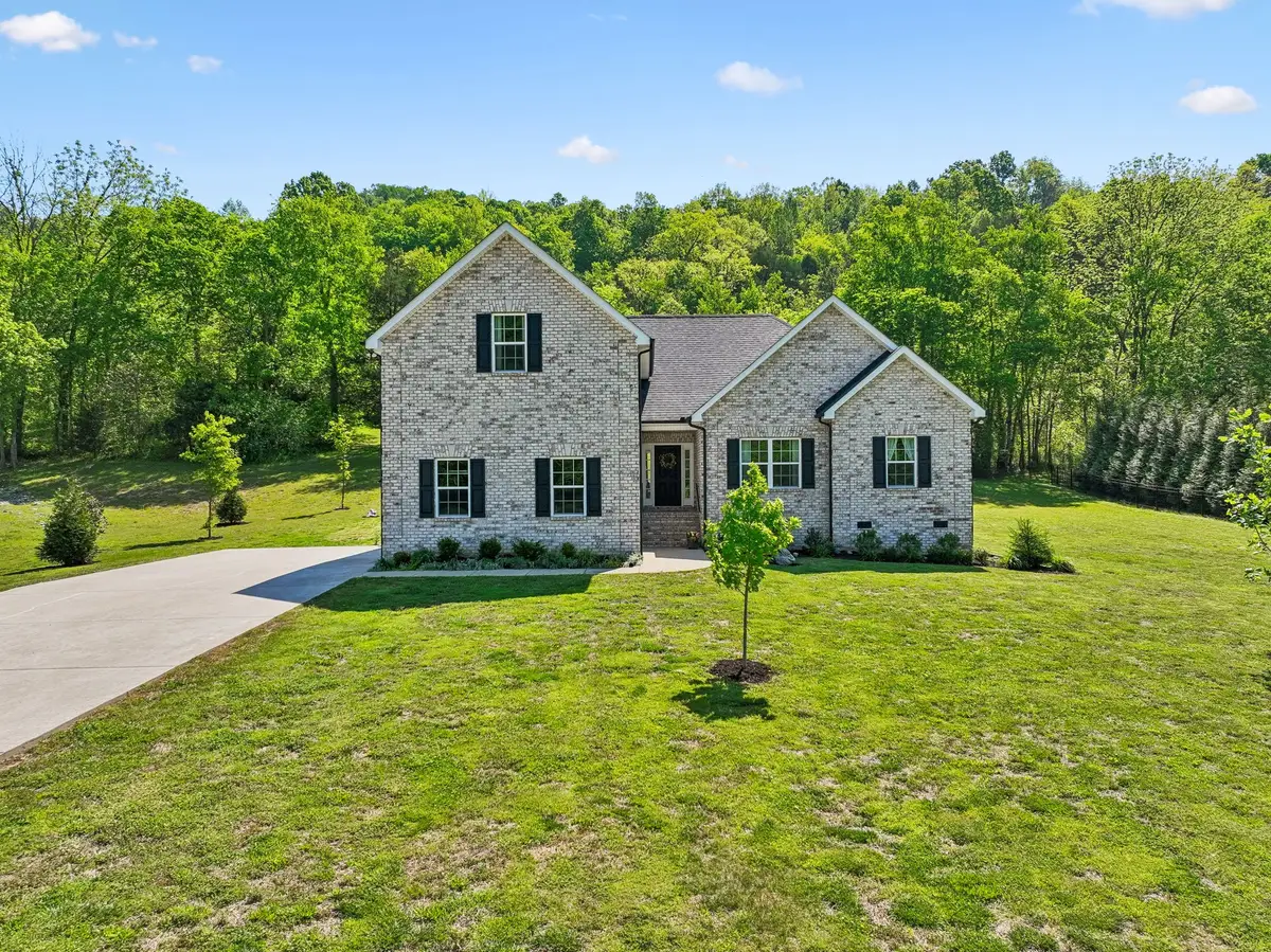 135 Hillside Cove Dr, Woodbury, TN 37190 - #1