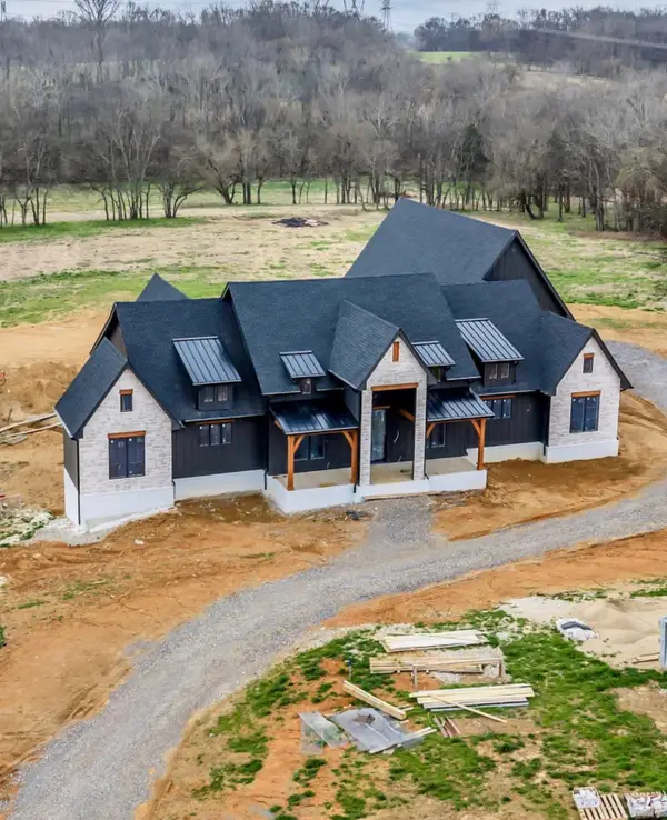 2388 Darks Mill Rd, Columbia, TN 38401