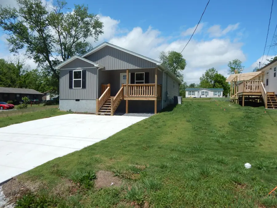 201 Kelsey Street, Etowah, TN 37331 - #2