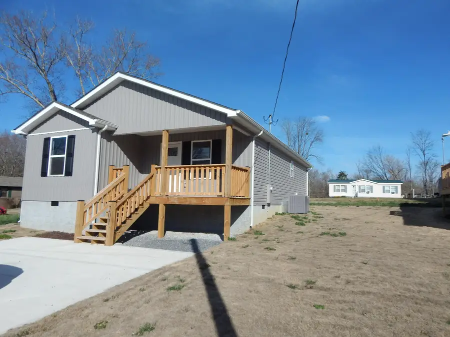 201 Kelsey Street, Etowah, TN 37331 - #3