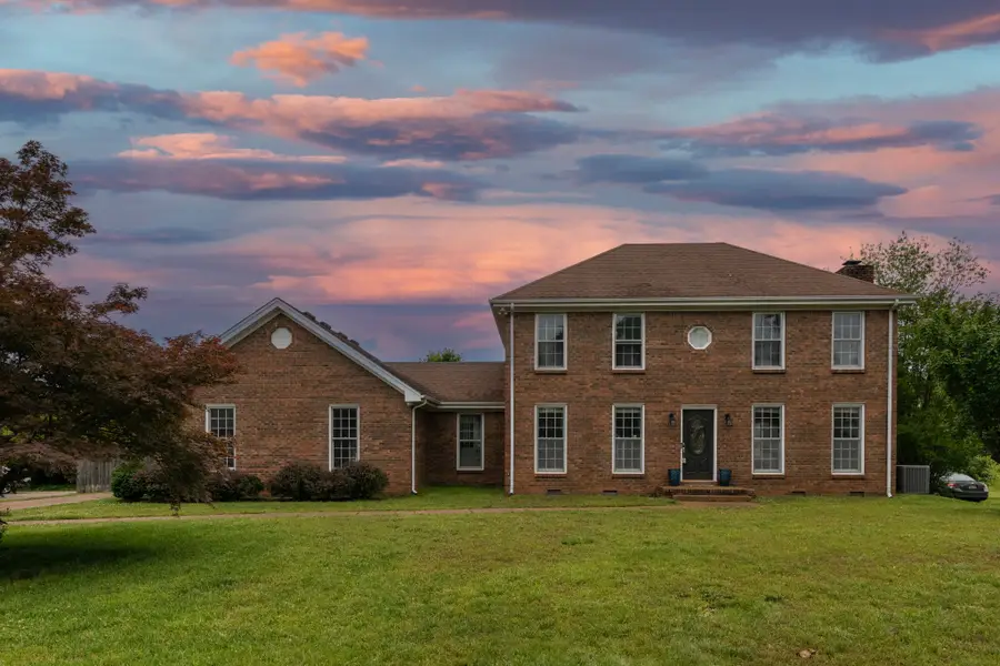 522 W Point Dr, Clarksville, TN 37043 - #2