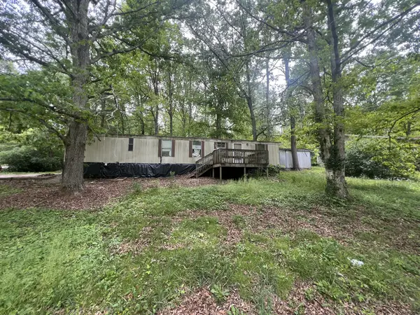 102 Avon Ln, Crossville, TN 38558