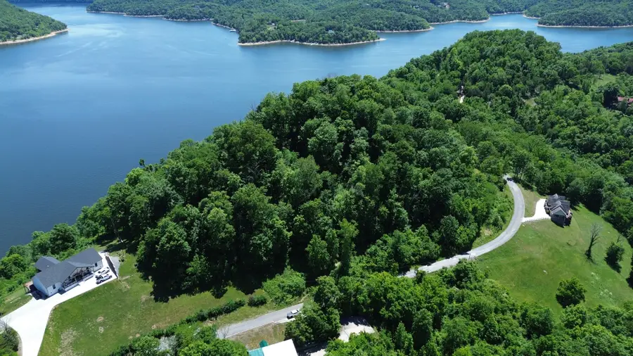 705 Harbor Pointe Dr, Silver Point, TN 38582 - #2