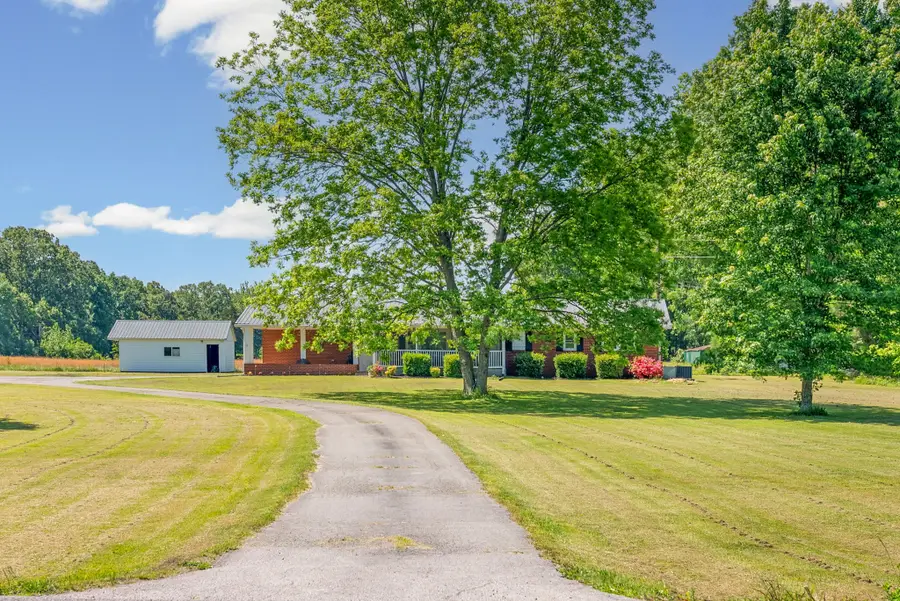 3824 Oakwood Rd, Woodlawn, TN 37191 - #2