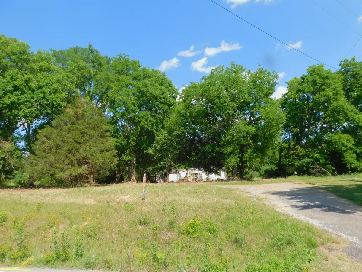 887 Douglas Ln, Gallatin, TN 37066 - #1