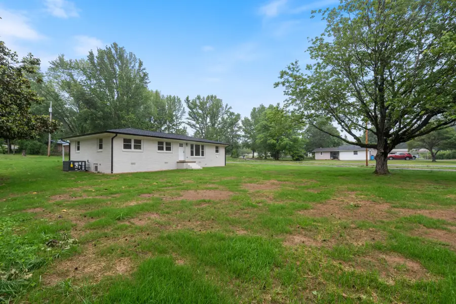 113 Brook St, McEwen, TN 37101 - #3