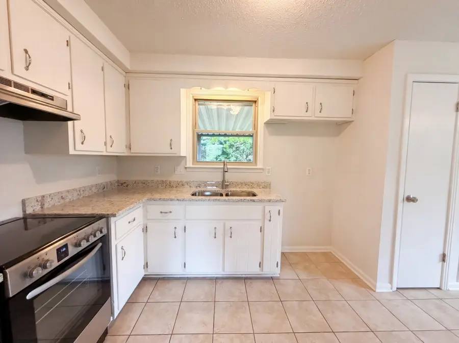 587 Lafayette Rd, Clarksville, TN 37042 - #3
