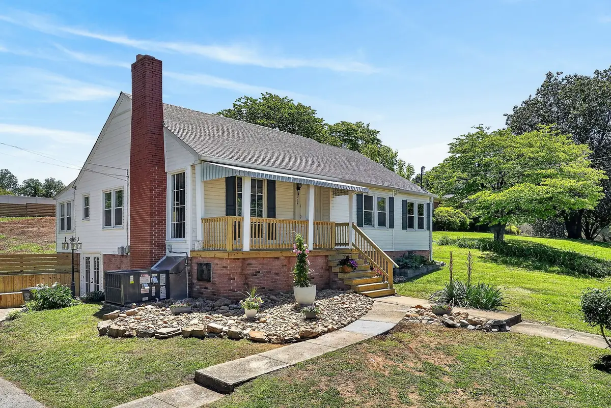 128 S Young St, Sparta, TN 38583 - #1