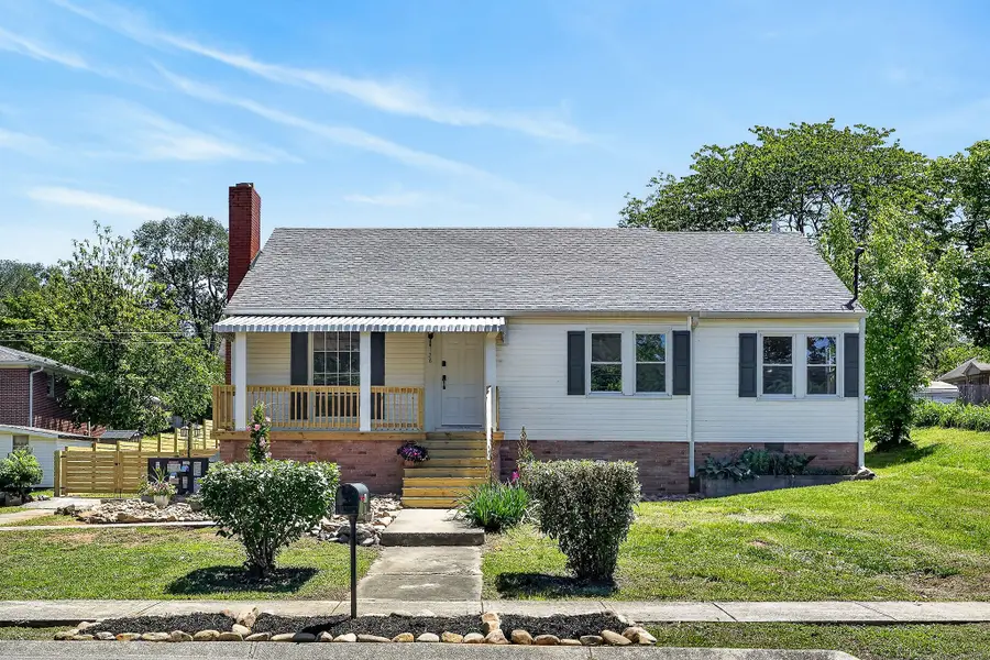 128 S Young St, Sparta, TN 38583 - #2