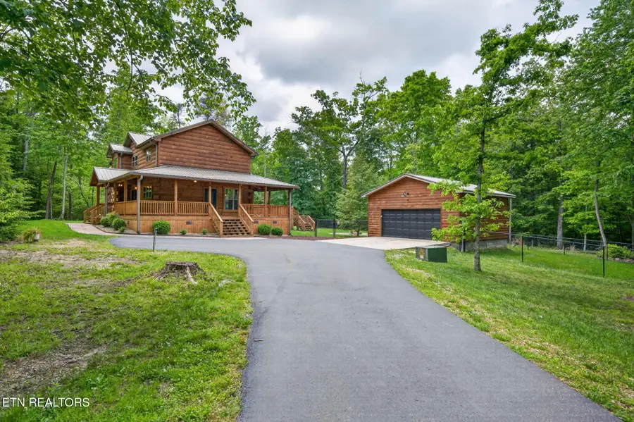 704 White Oak Rd, Monterey, TN 38574 - #3