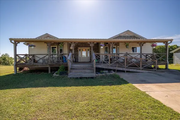 132 Beartown Rd, Loretto, TN 38469