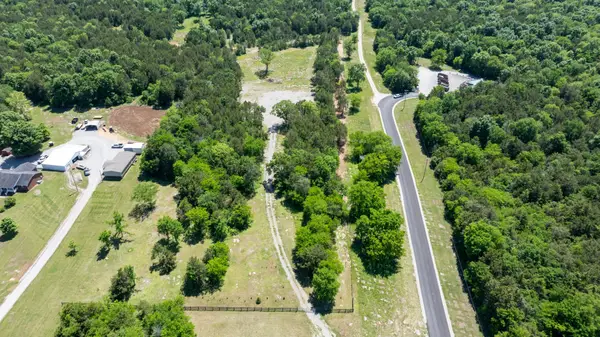 1994 Bear Creek Pike, Columbia, TN 38401