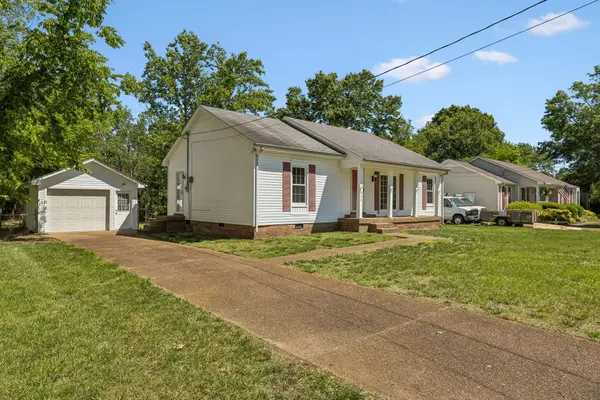 816 Harpeth Bend Dr, Nashville, TN 37221