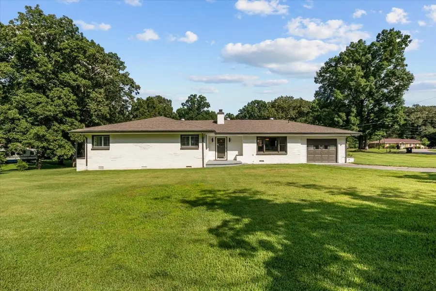 215 Sunset Dr, New Johnsonville, TN 37134 - #2