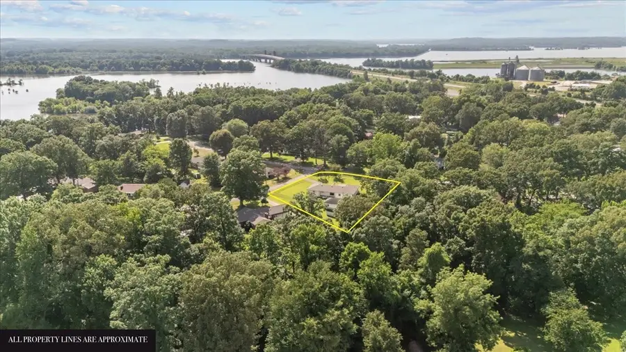 215 Sunset Dr, New Johnsonville, TN 37134 - #3
