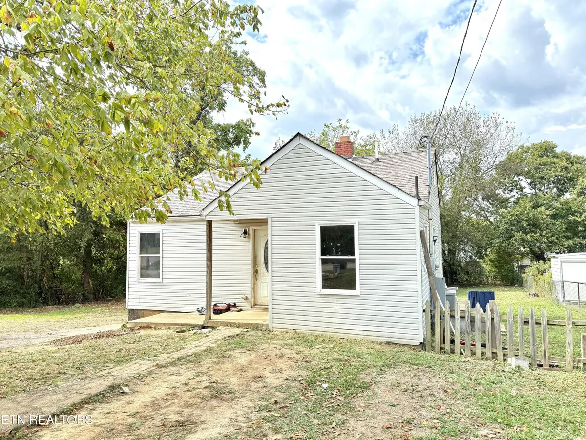 3229 Shields Ave, Knoxville, TN 37914 - #1