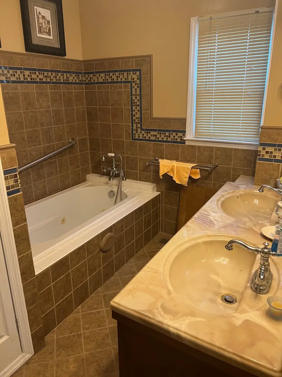 554 Ridgewood Dr, Manchester, TN 37355 - #2