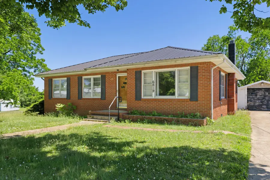 6819 S Main St, Lobelville, TN 37097 - #2