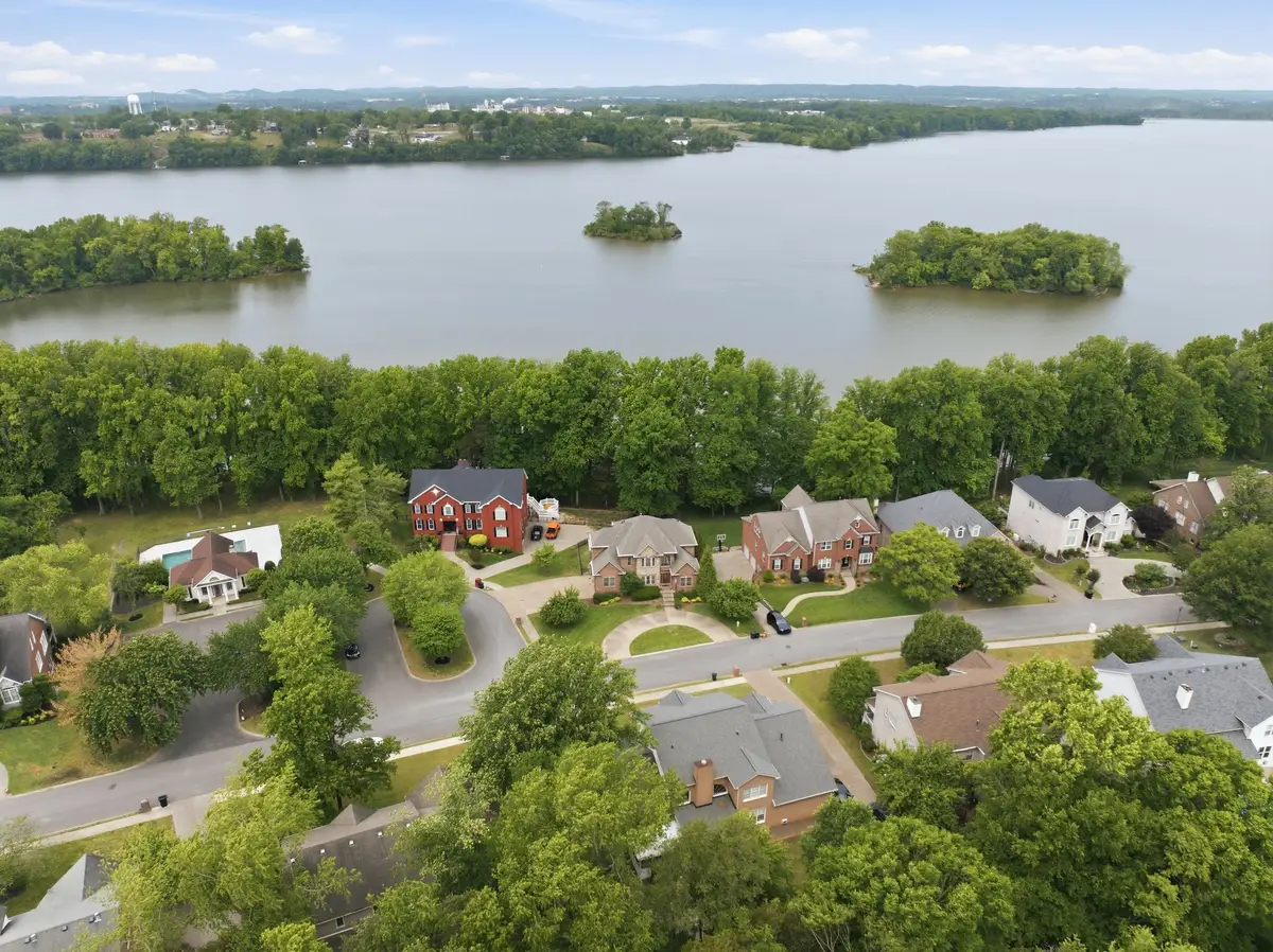 100 Lakecrest Cir, Hendersonville, TN 37075 - #1