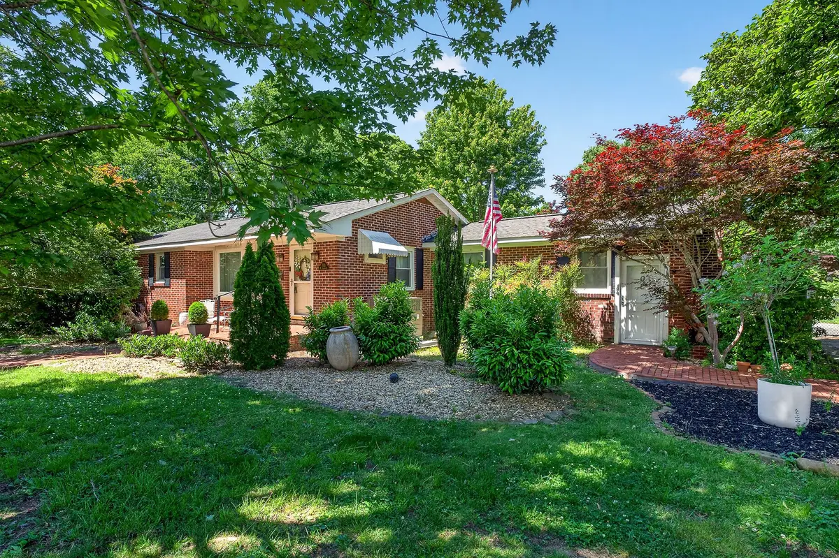 308 W Church St, Smithville, TN 37166 - #1