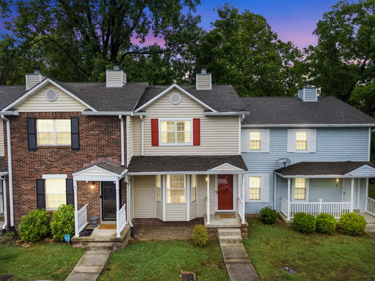 8 Rolling Meadows Dr, Goodlettsville, TN 37072 - #1