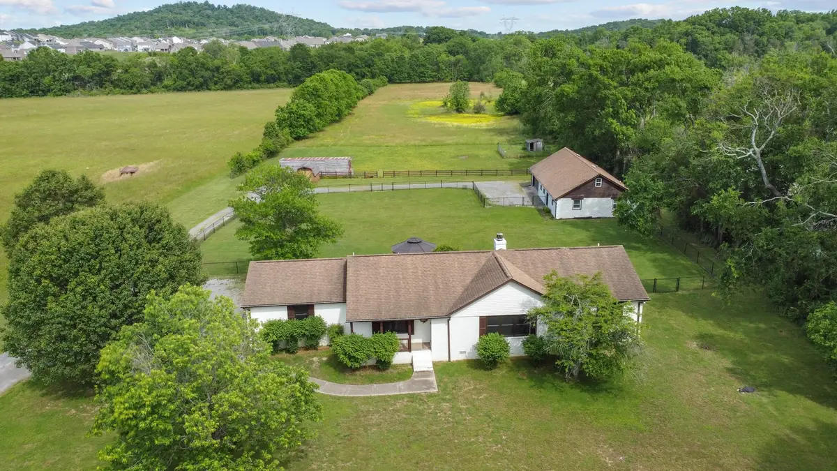 170 Upper Station Camp Crk Rd, Gallatin, TN 37066 - #1