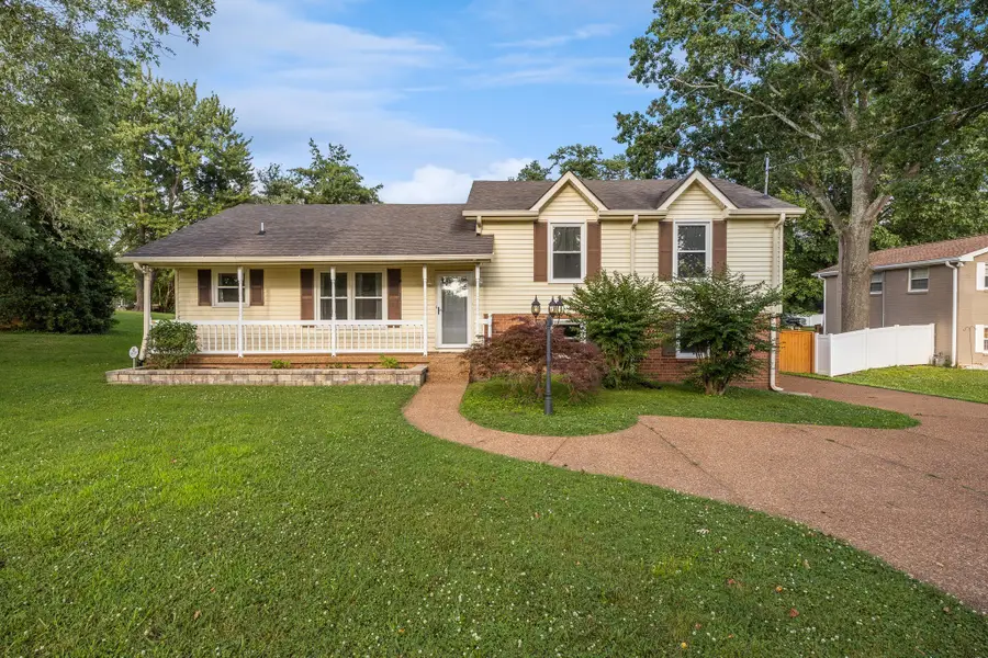 195 Cherokee Rd, Hendersonville, TN 37075 - #2