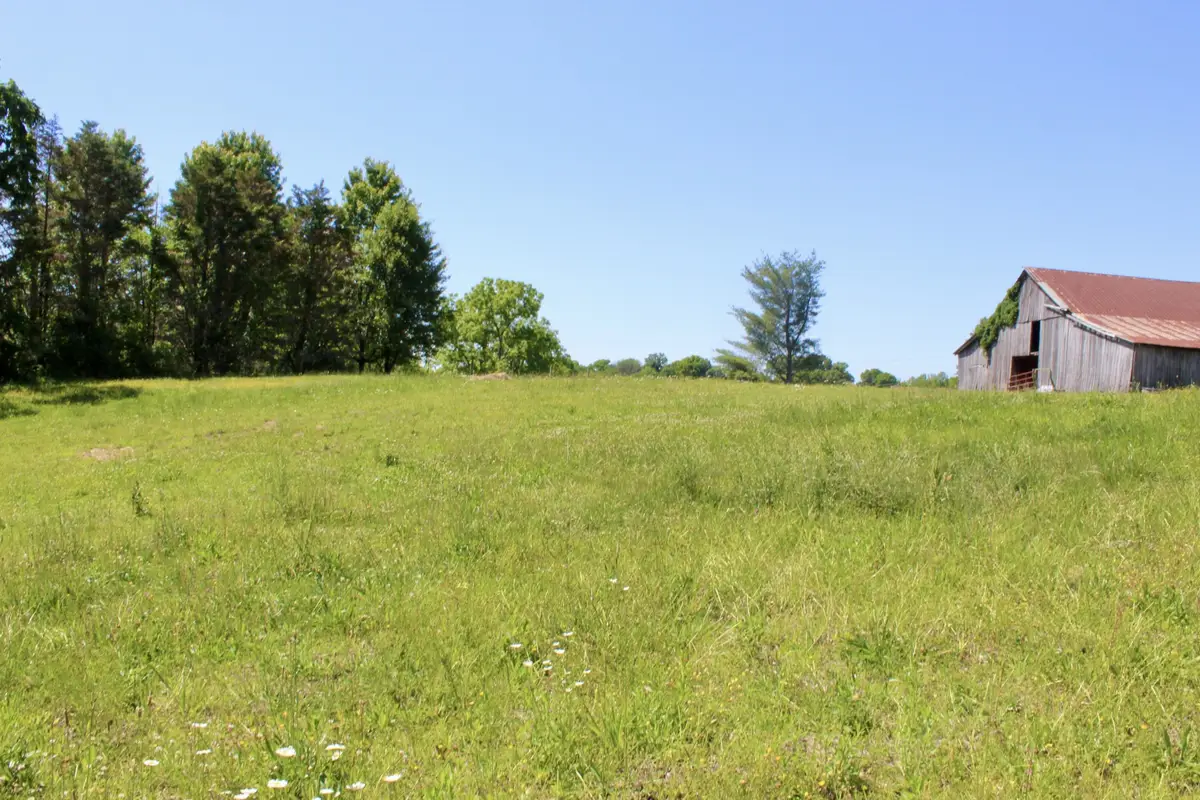 7180 Hall Rd, Greenbrier, TN 37073 - #1