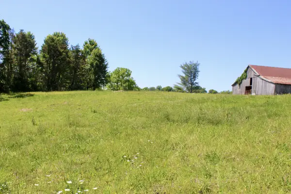 7180 Hall Rd, Greenbrier, TN 37073