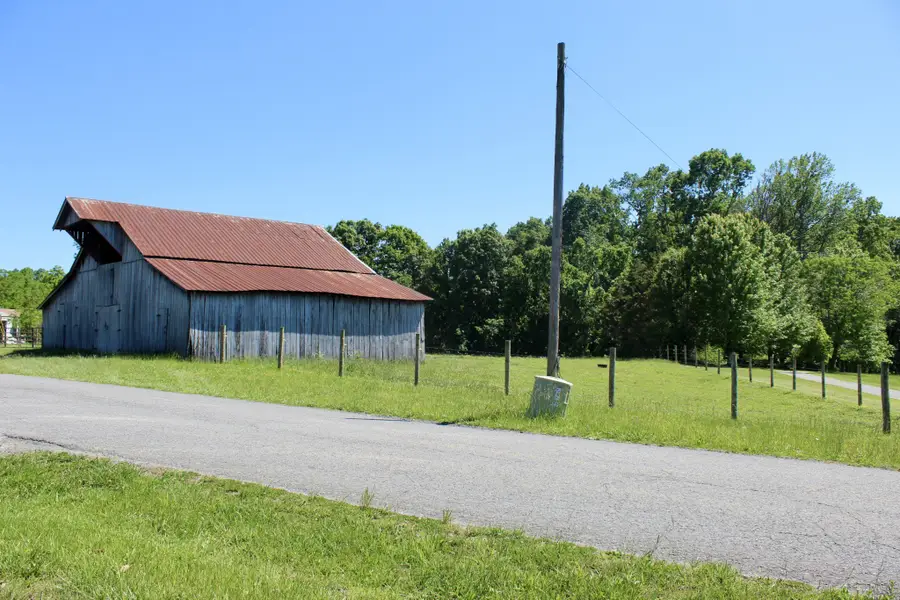 7180 Hall Rd, Greenbrier, TN 37073 - #2
