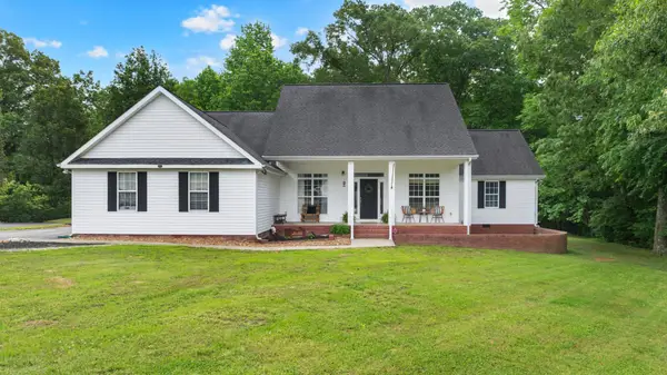 71 Larkspur Ct, Tullahoma, TN 37388